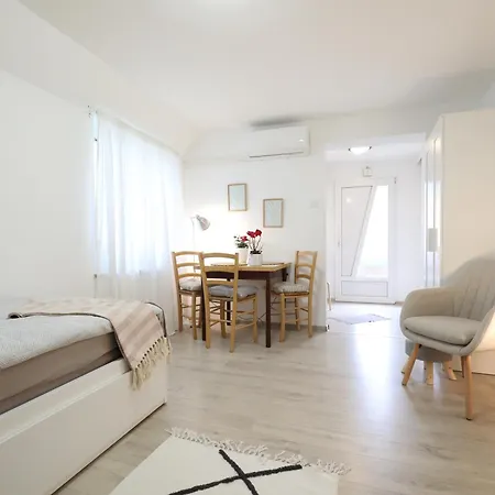 Apartman Mir Póla